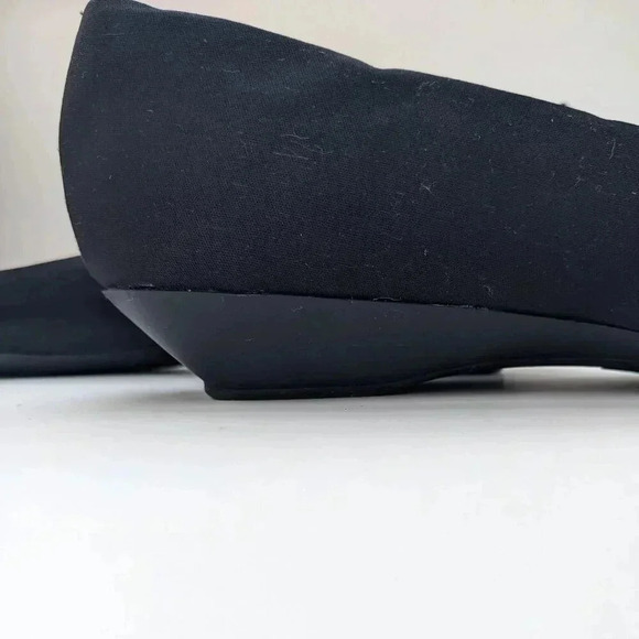 Predictions Pointed Toe Slip ons Low Wedge Women's Black Size 11W - Picture 11 of 11